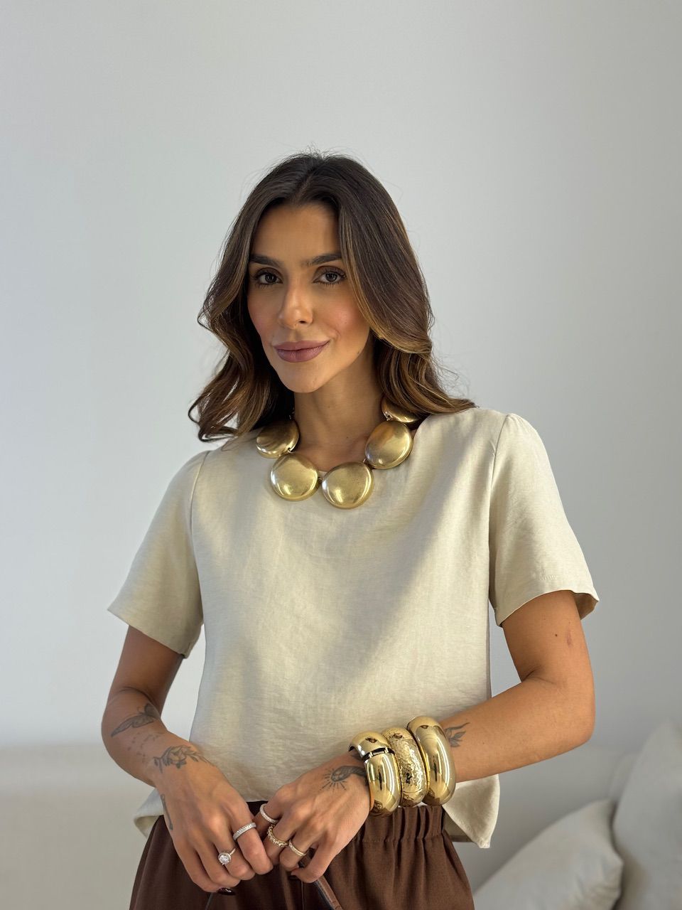 BLUSA MARIA FERNANDA MANGA CURTA AREIA