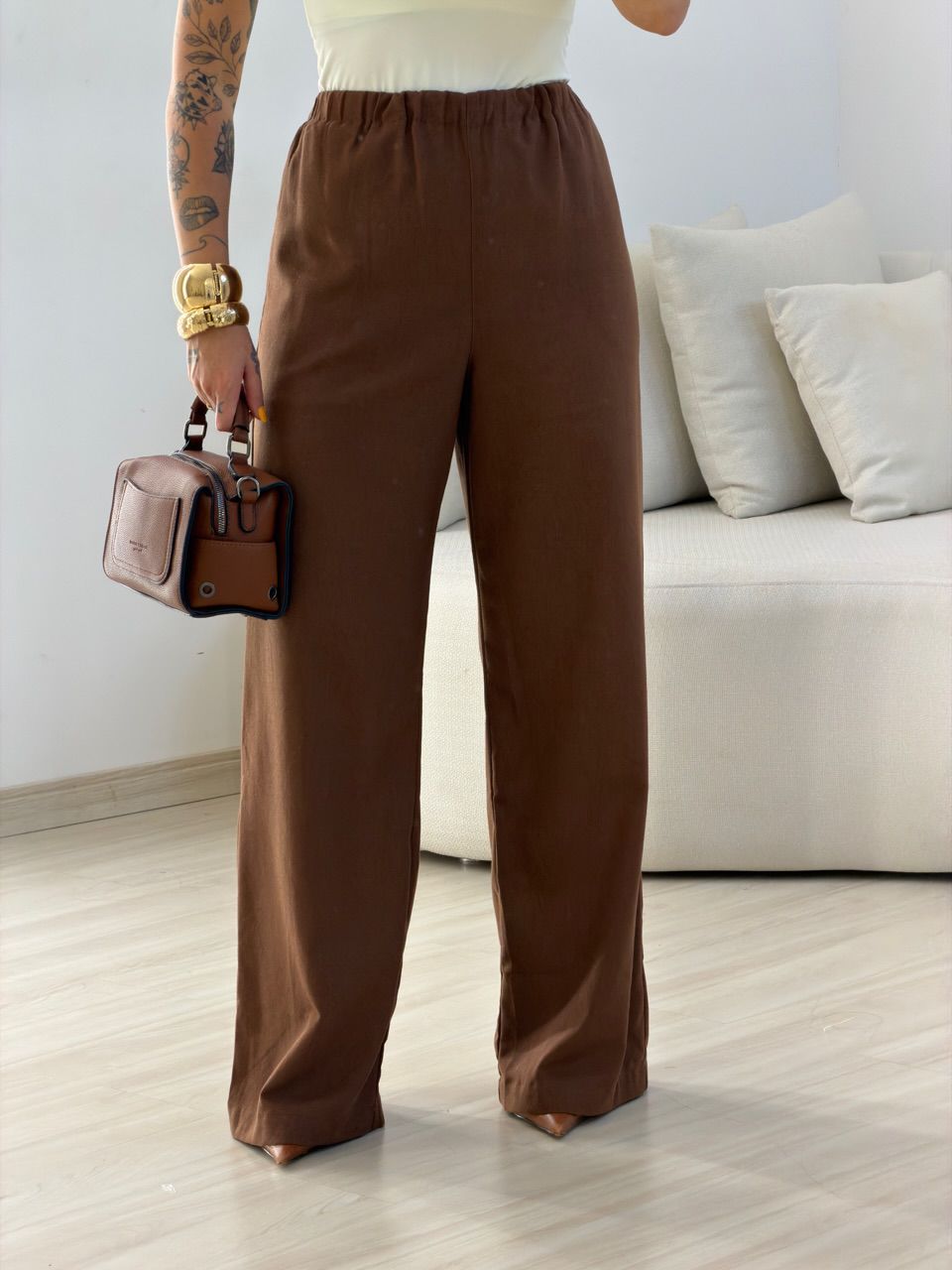 CALÇA BERENICE BÁSICA MARROM - 0073650054 - CAROLLA FERRARO