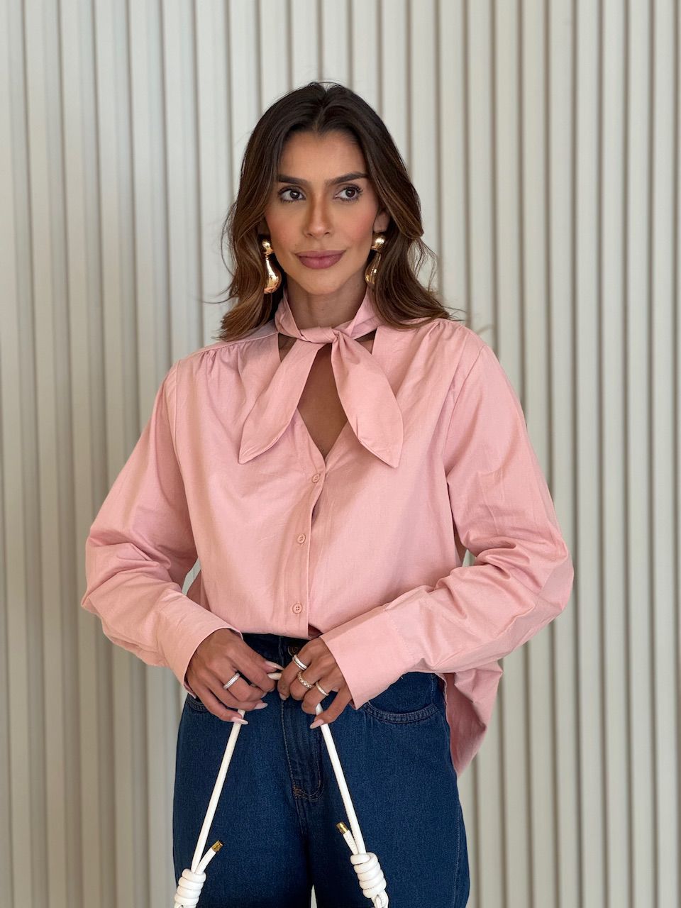 CAMISA BRUNA AMARRAÇÃO ROSA