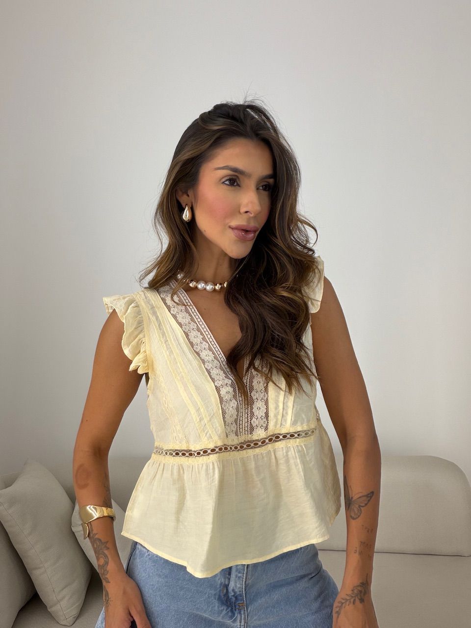 BLUSA CATARINA RENDA YELLOW BUTTER