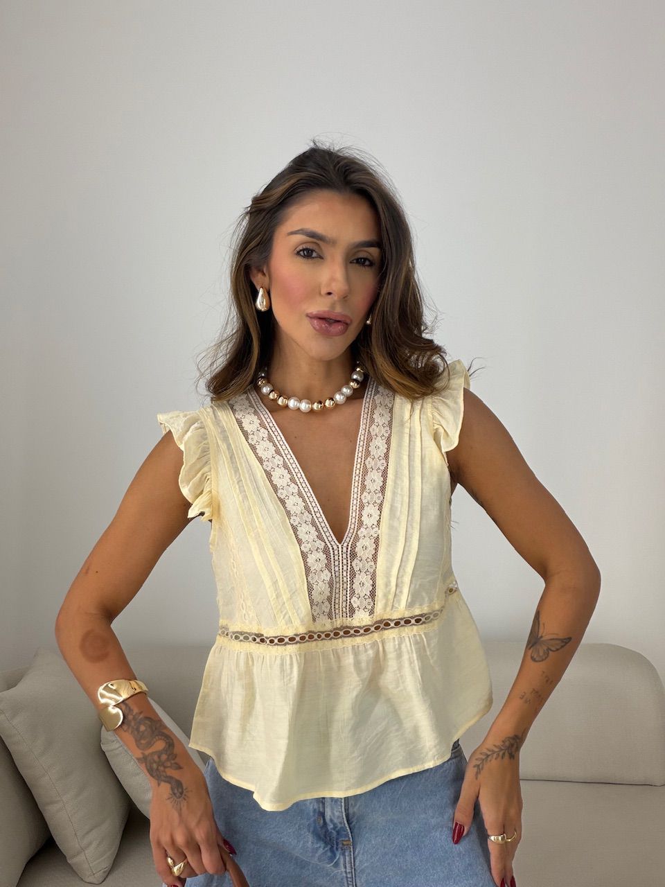 BLUSA CATARINA RENDA YELLOW BUTTER
