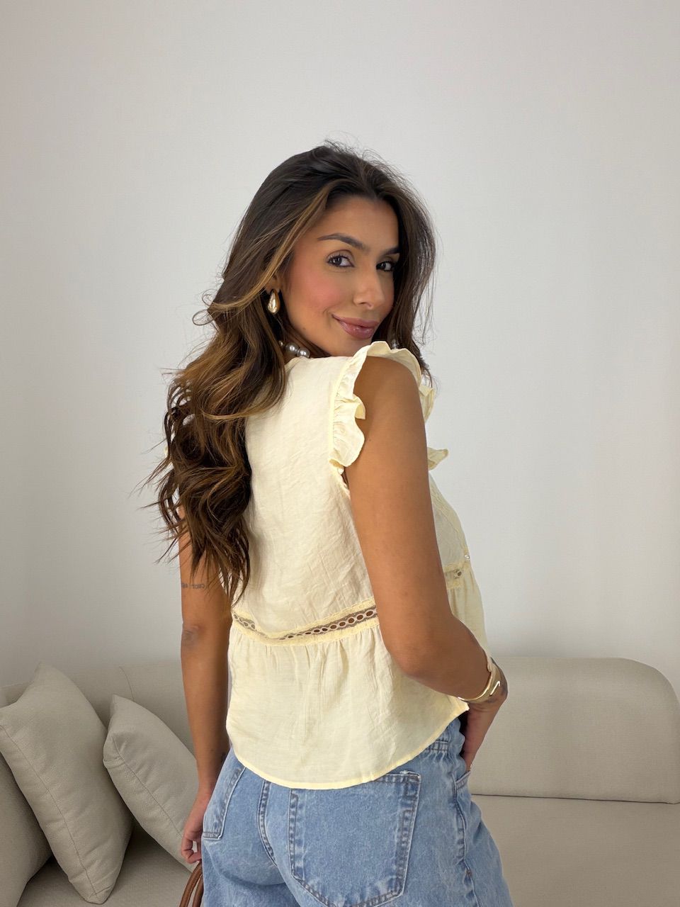 BLUSA CATARINA RENDA YELLOW BUTTER