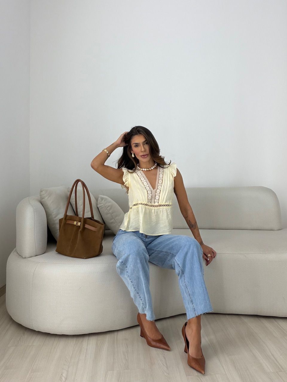 BLUSA CATARINA RENDA YELLOW BUTTER