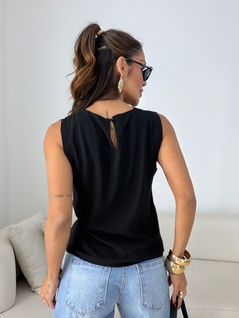 BLUSA JOICE CAVADA PRETA