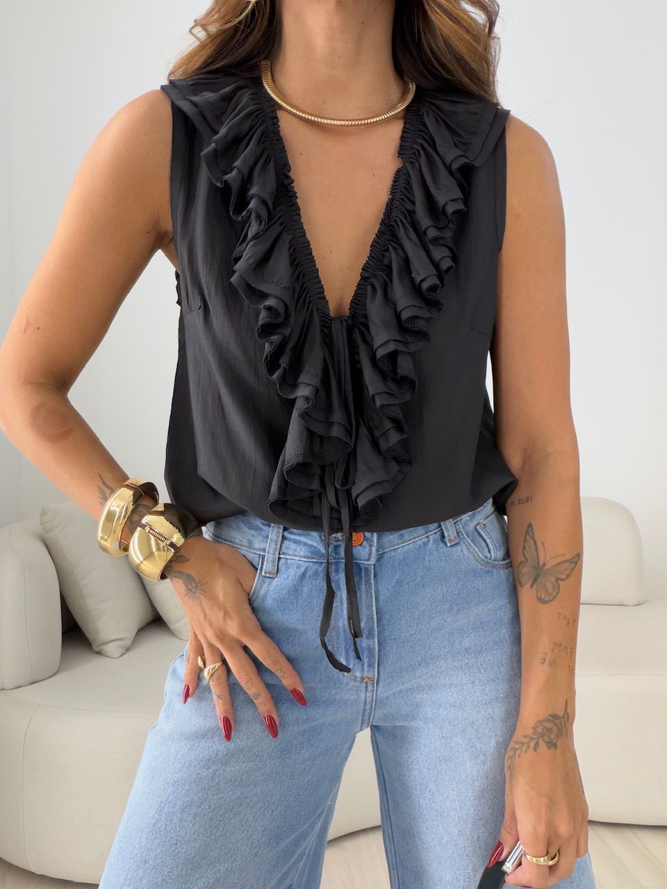 BLUSA VALENTINA BABADO PRETA