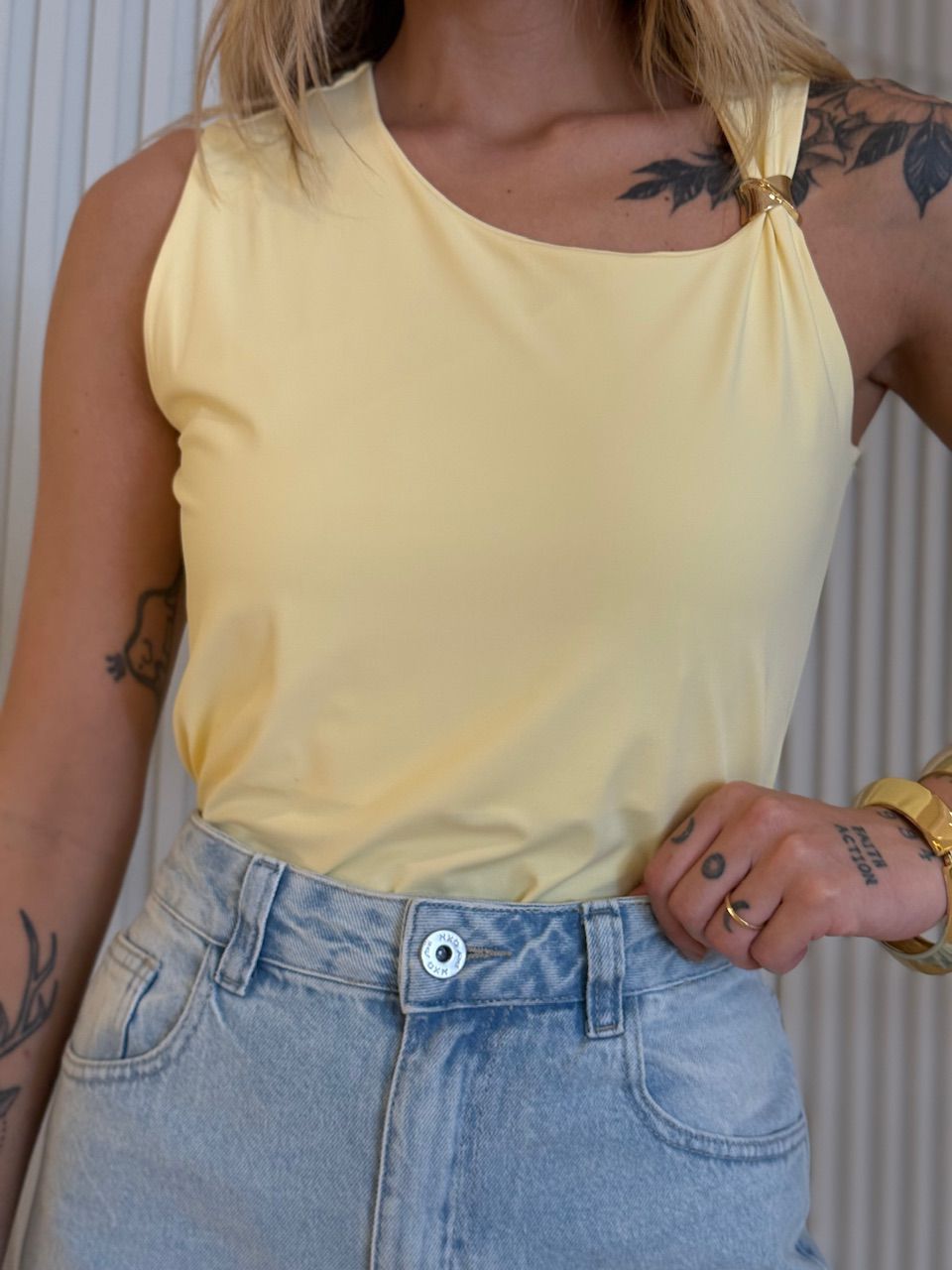 BLUSA BEATRIZ METAL AMARELA