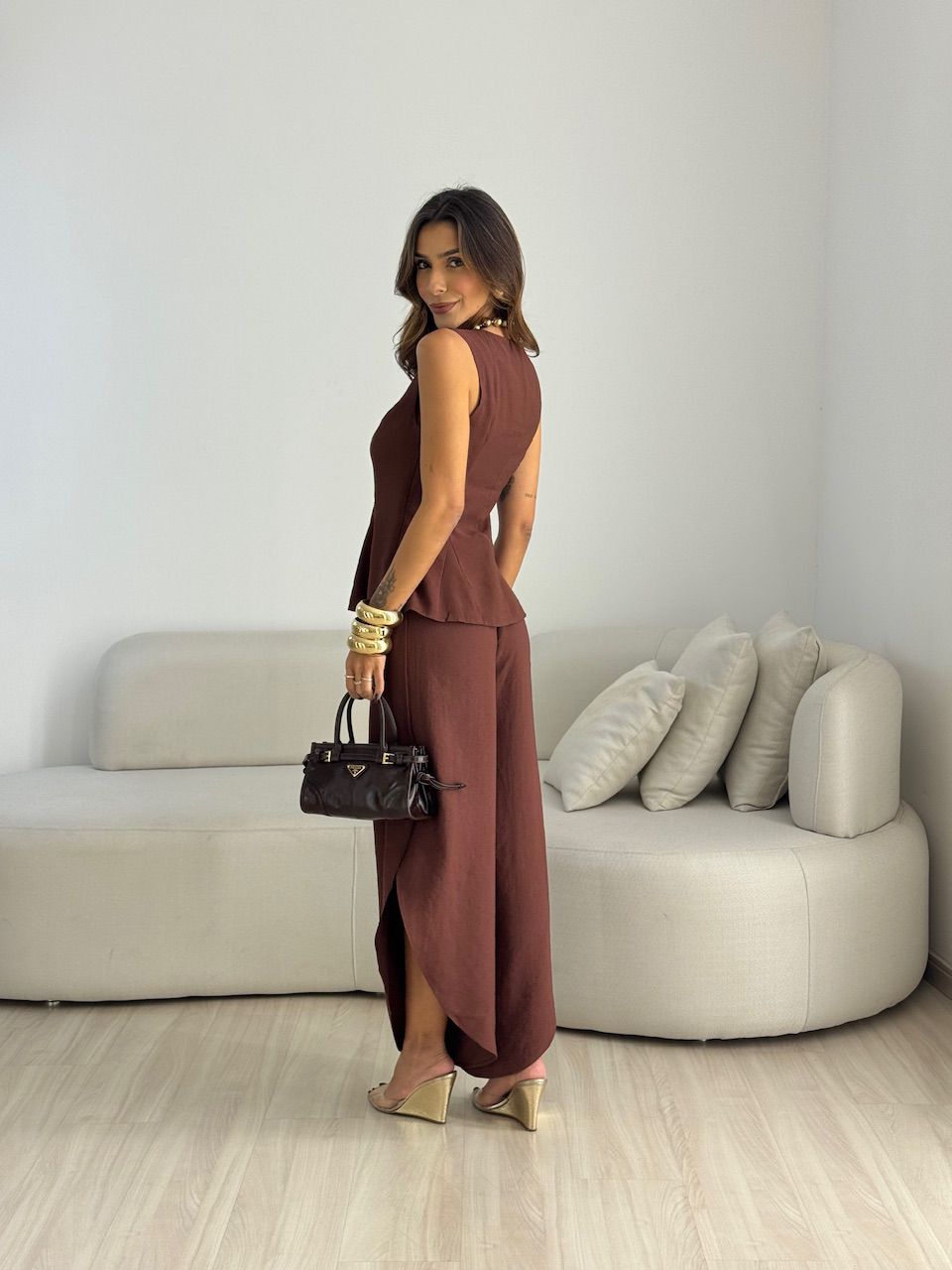 CALÇA NAYARA FENDA MARROM