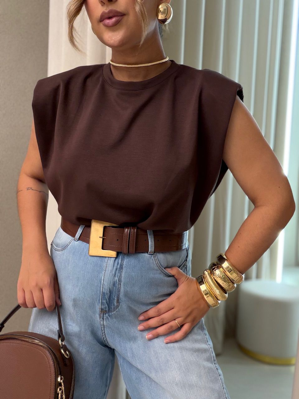 BLUSA ANGÉLICA MUSCLE CAFÉ - 0074680160 - CAROLLA FERRARO