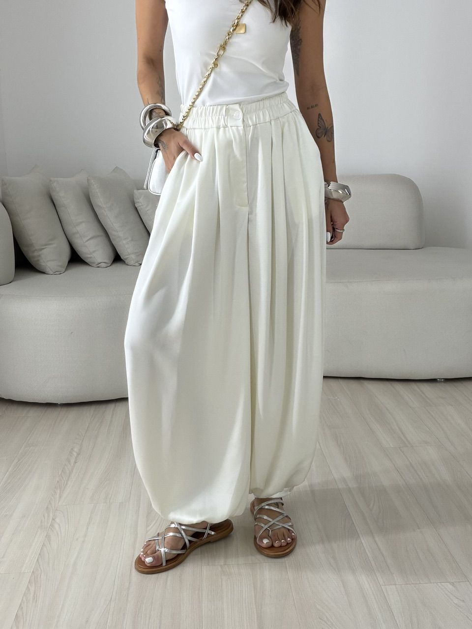CALÇA BRUNA ALADIM OFF - 0080650048 - CAROLLA FERRARO
