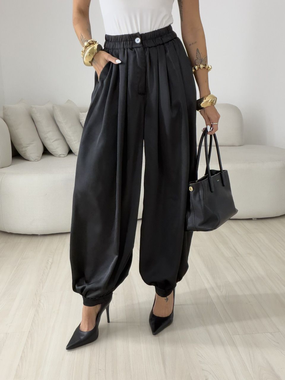 CALÇA BRUNA ALADIM PRETA - 0080650033 - CAROLLA FERRARO