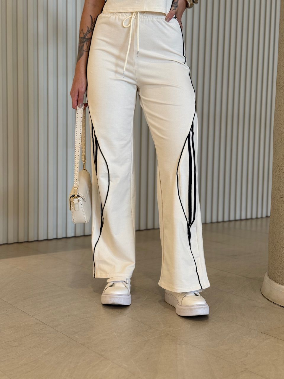 CONJUNTO LÍGIA LISTRAS MARFIM