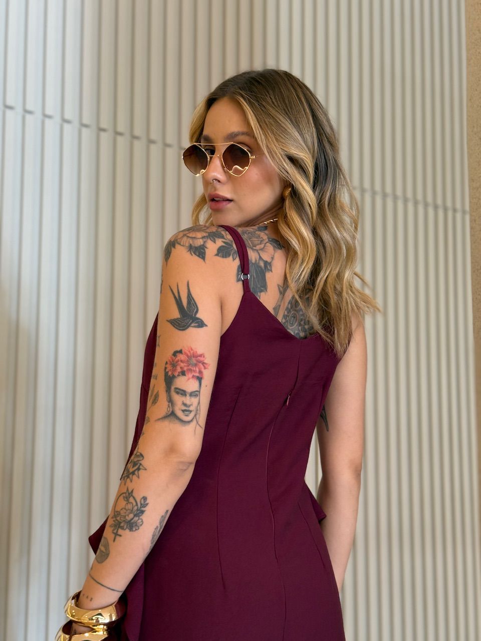 VESTIDO ALANIS BABADO VINHO