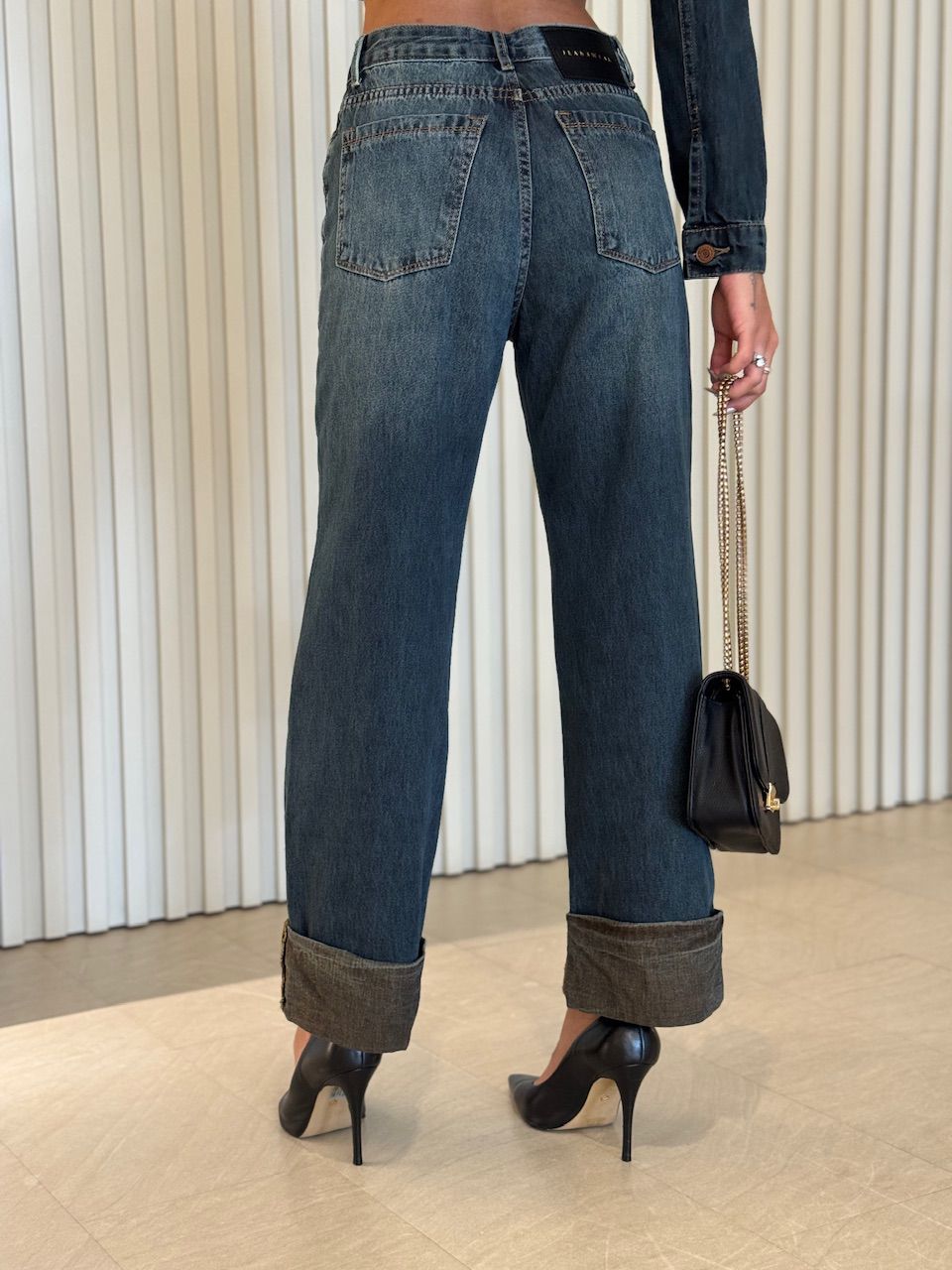 CALÇA EMANUELY BARRA DOBRADA JEANS ESCURO