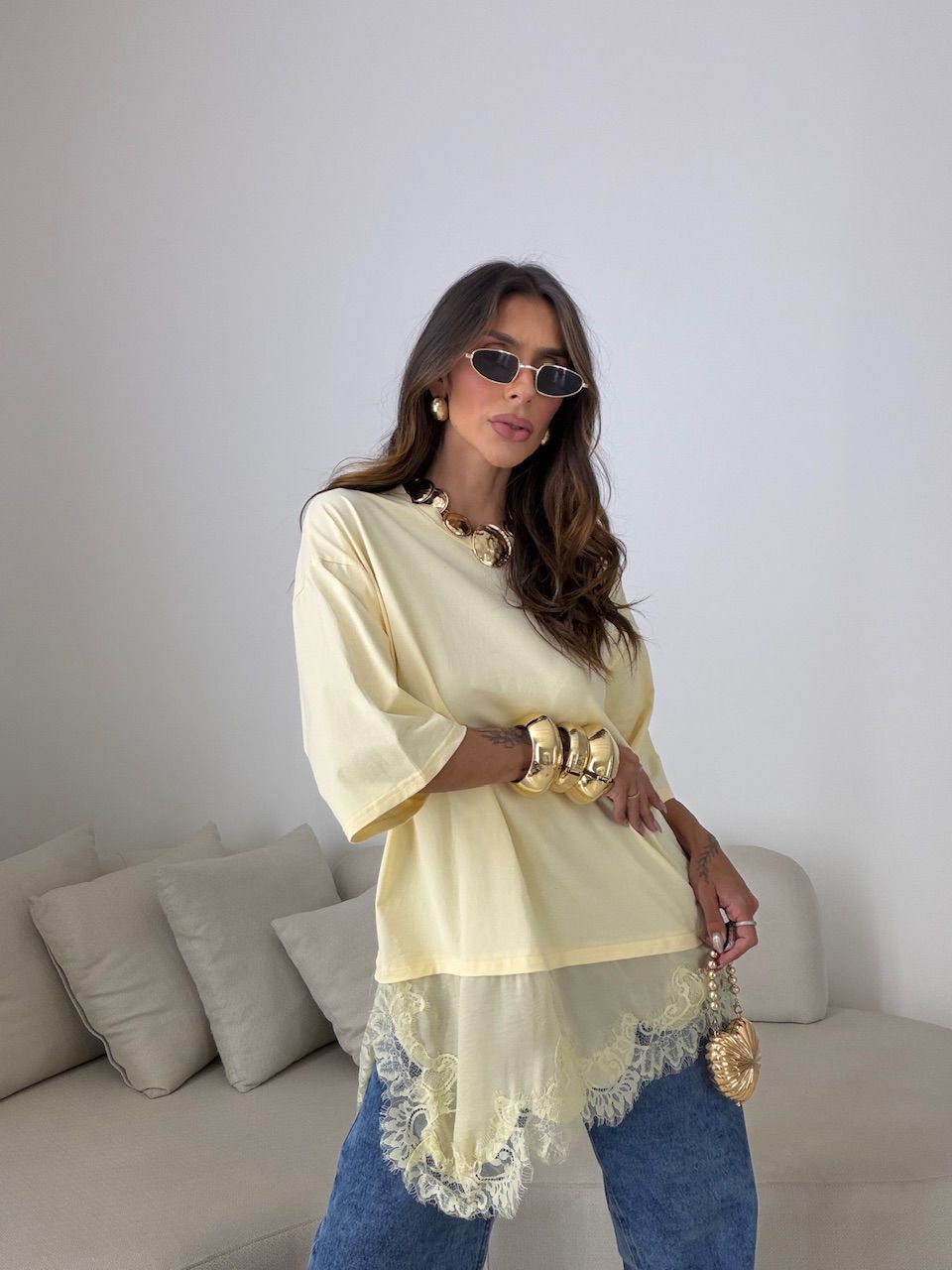 T-SHIRT REGINA RENDA AMARELA
