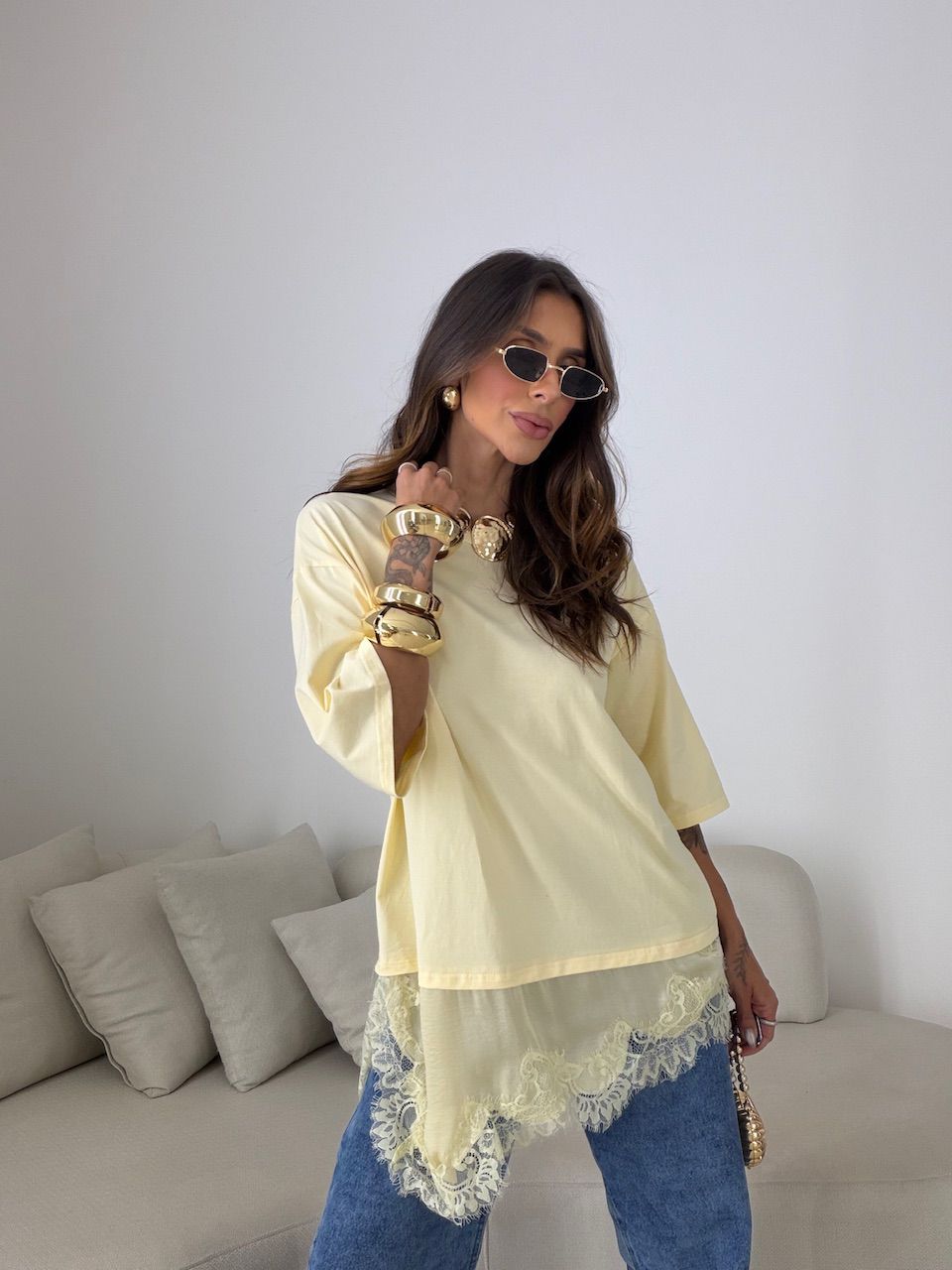 T-SHIRT REGINA RENDA AMARELA - 0081860112 - CAROLLA FERRARO