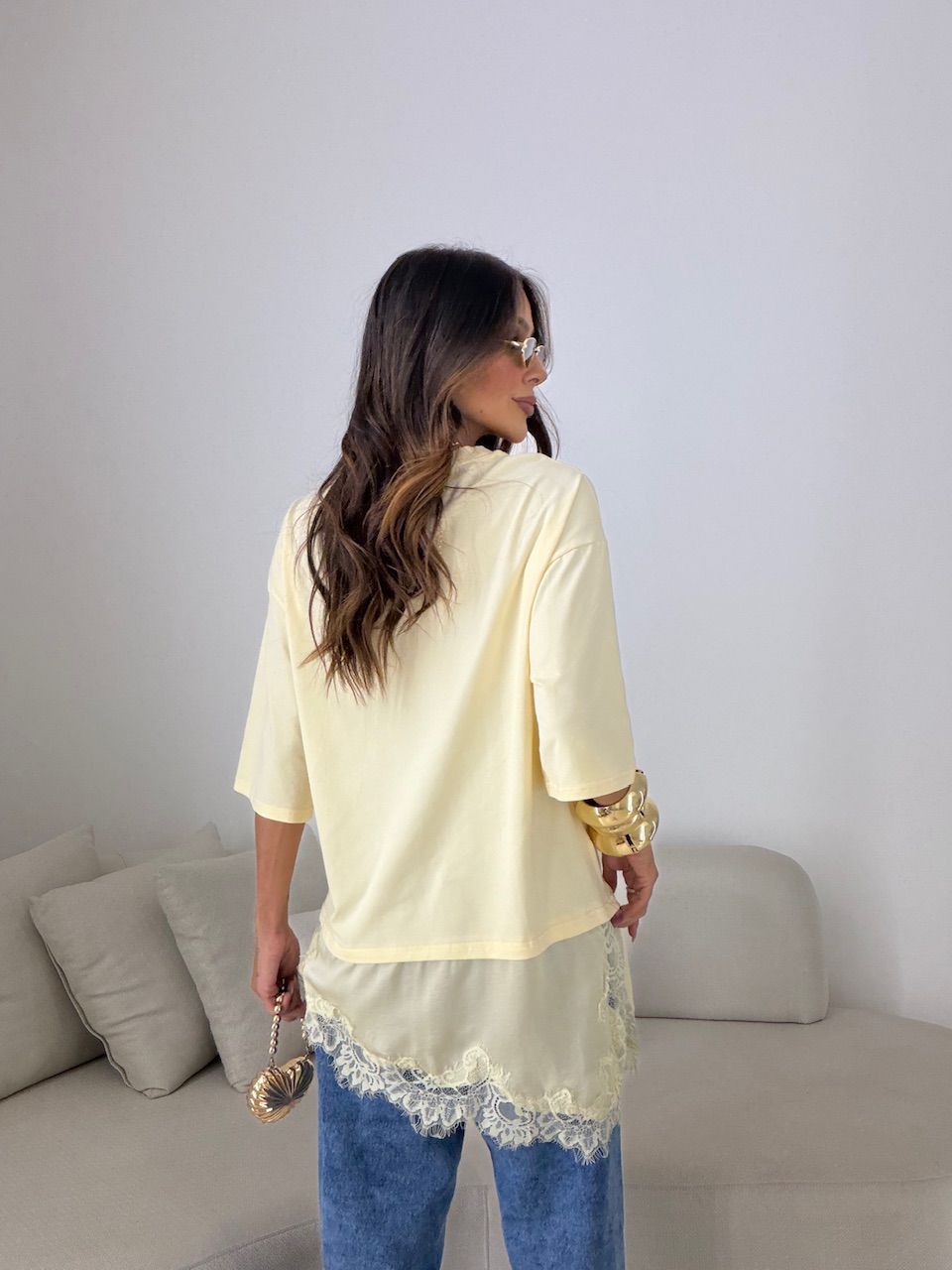 T-SHIRT REGINA RENDA AMARELA