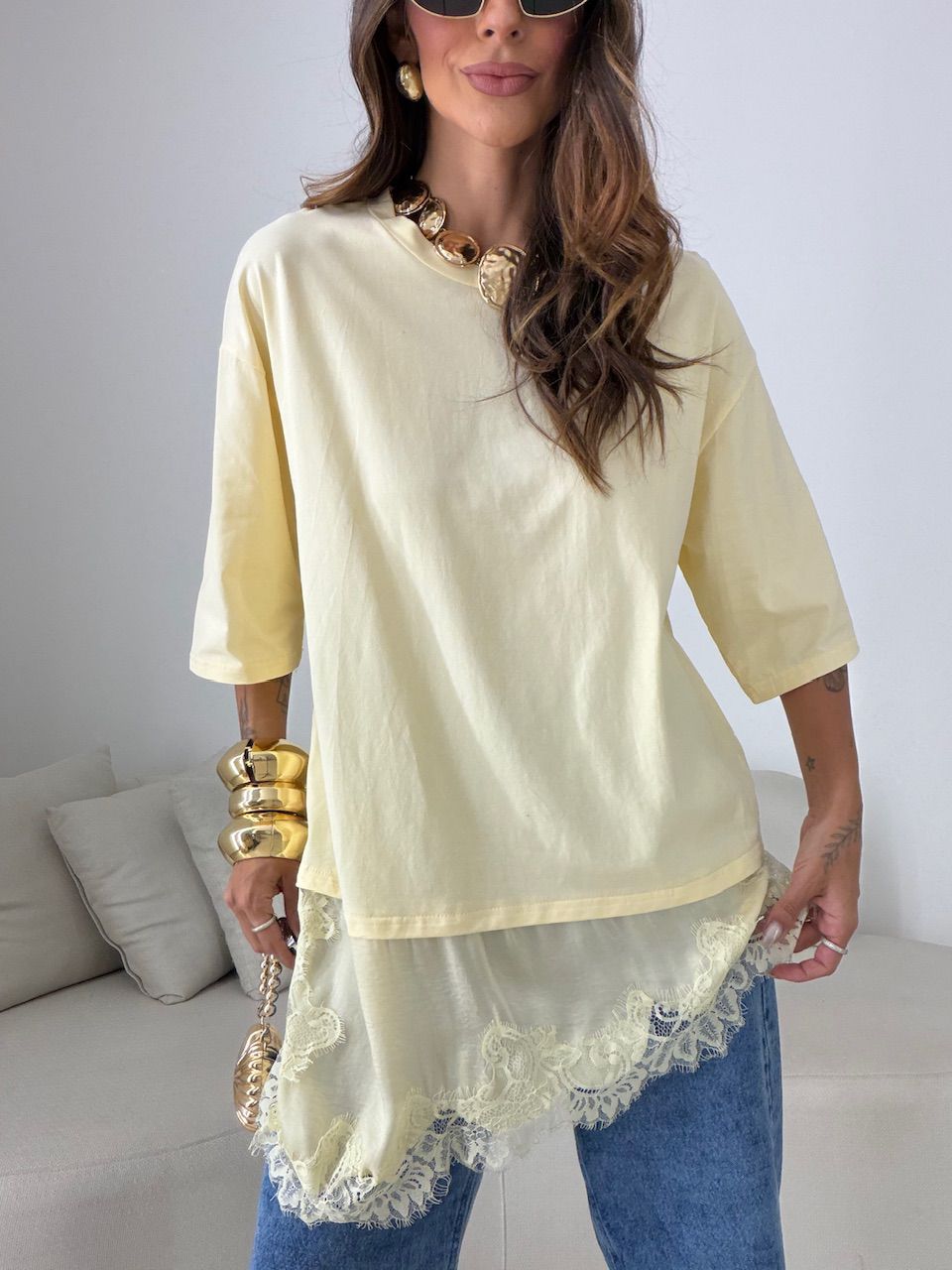 T-SHIRT REGINA RENDA AMARELA