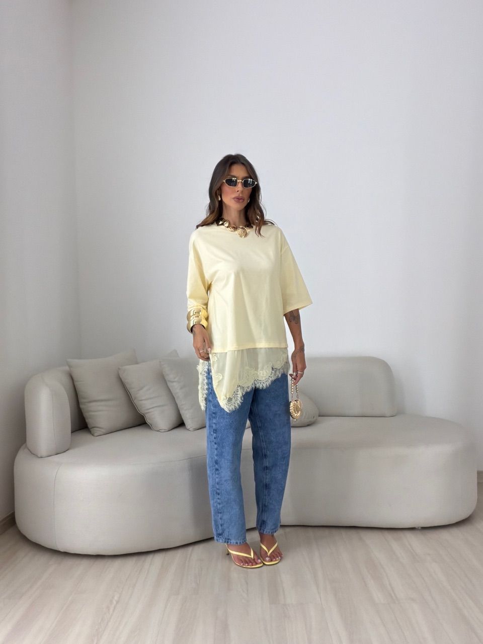 T-SHIRT REGINA RENDA AMARELA