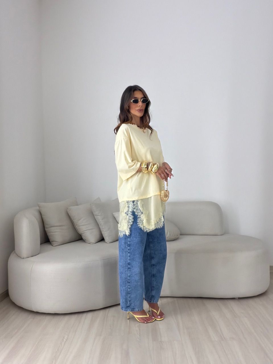 T-SHIRT REGINA RENDA AMARELA