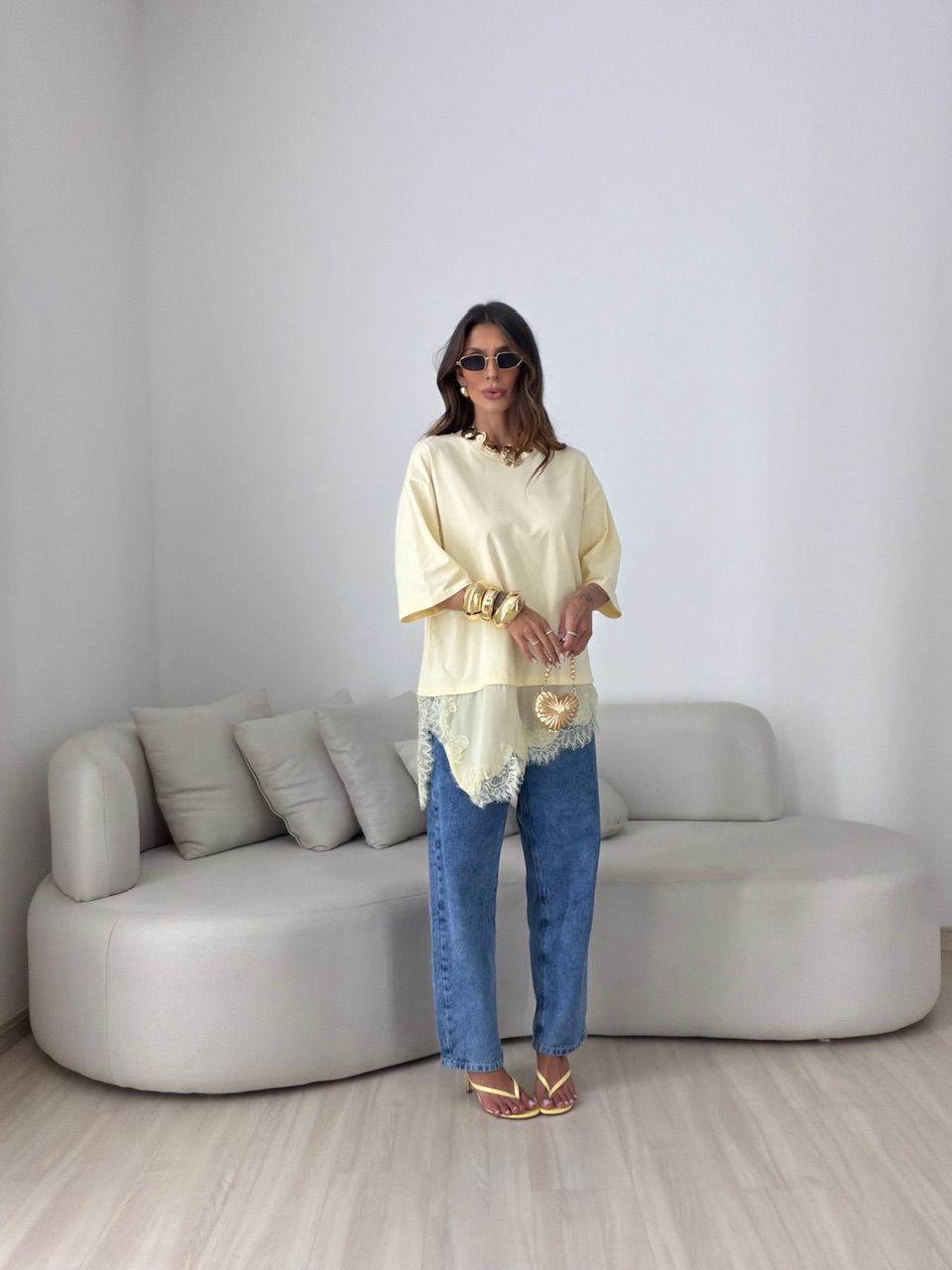 T-SHIRT REGINA RENDA AMARELA