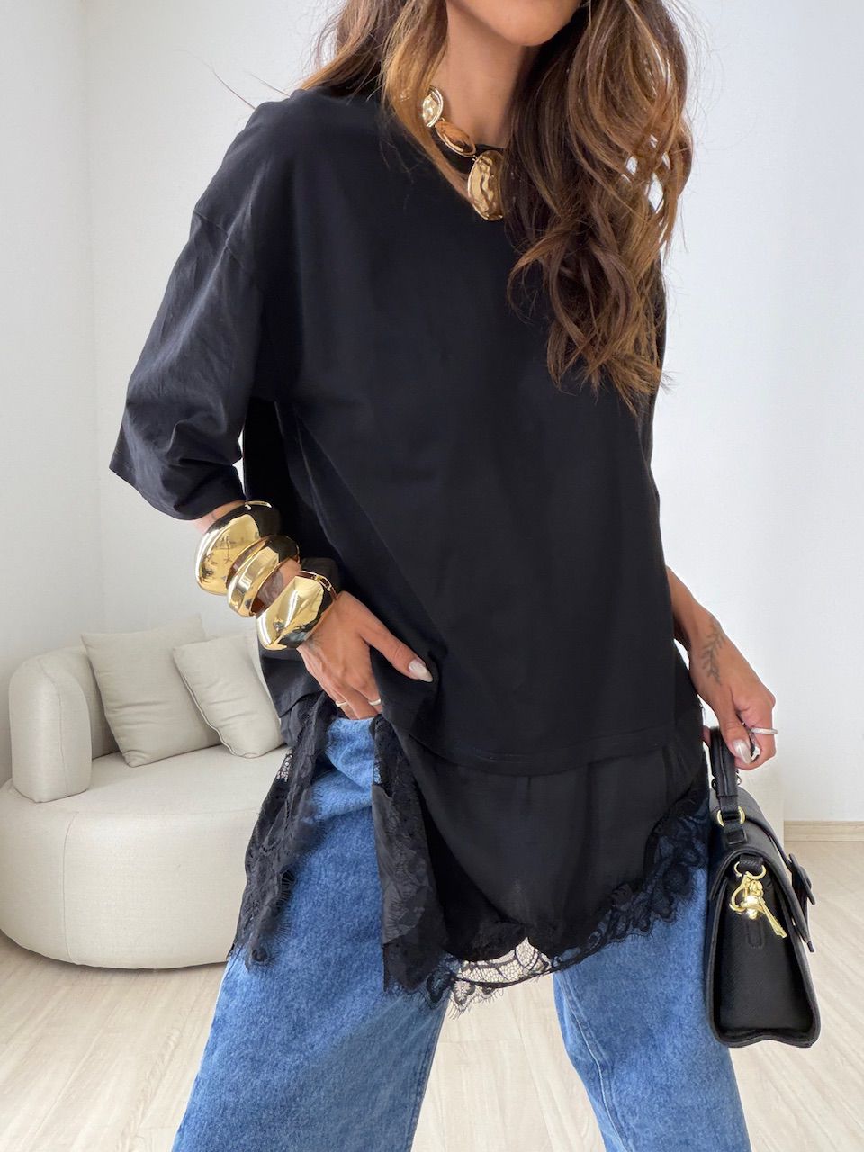T-SHIRT REGINA RENDA PRETA