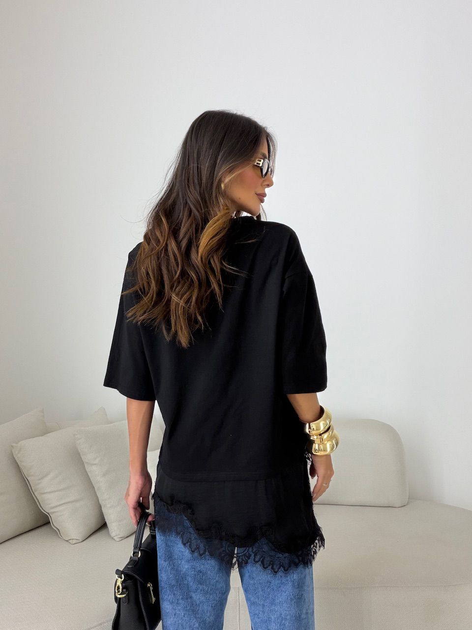 T-SHIRT REGINA RENDA PRETA