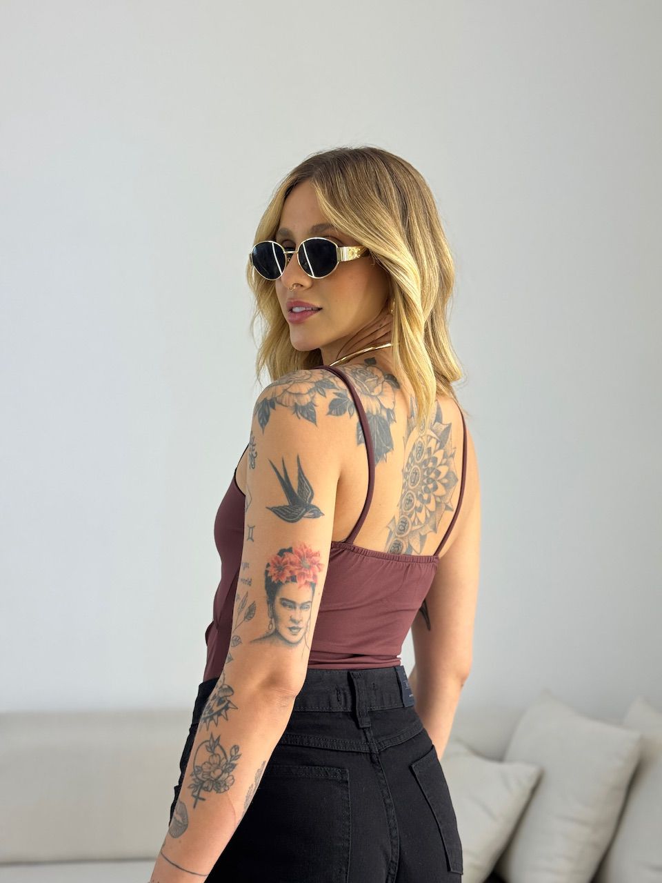 BODY FERNANDA ALCINHA METAL CAFÉ