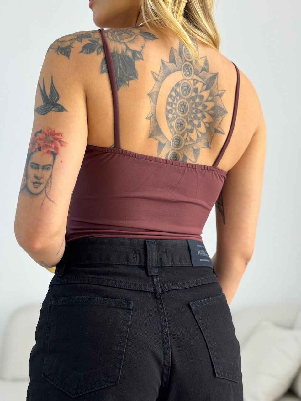 BODY FERNANDA ALCINHA METAL CAFÉ