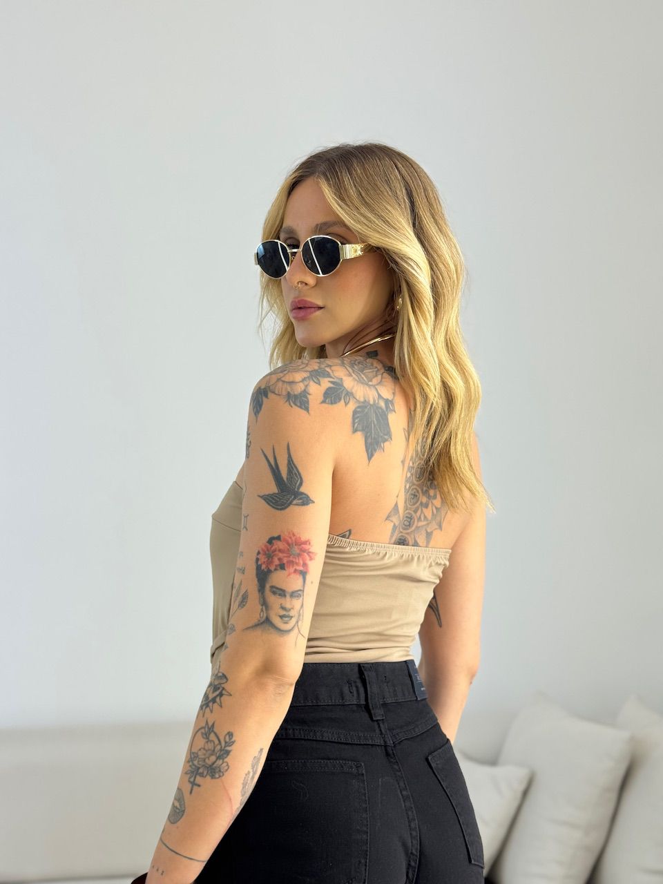 BODY KAREN TOMARA QUE CAIA AREIA