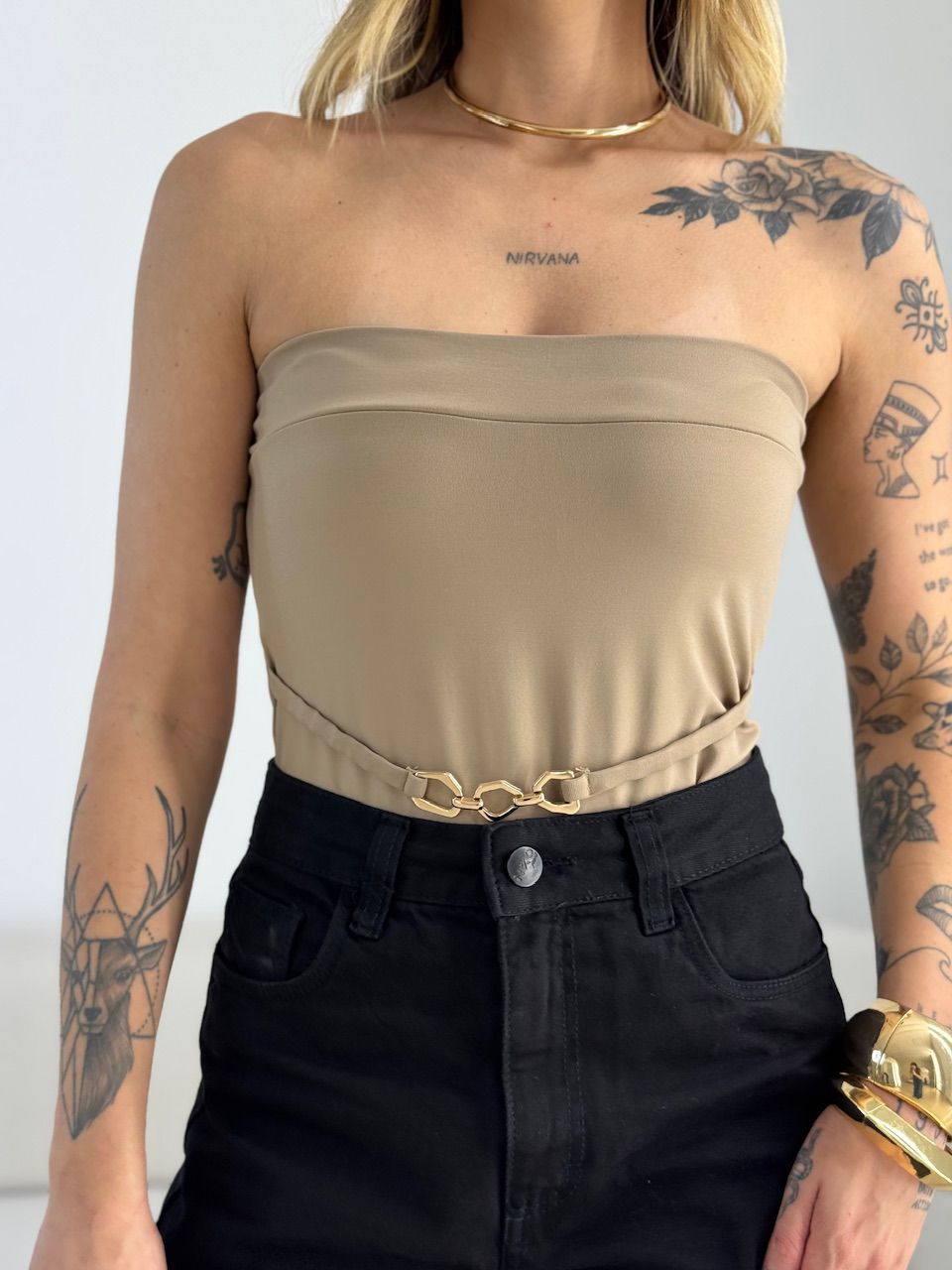 BODY KAREN TOMARA QUE CAIA AREIA