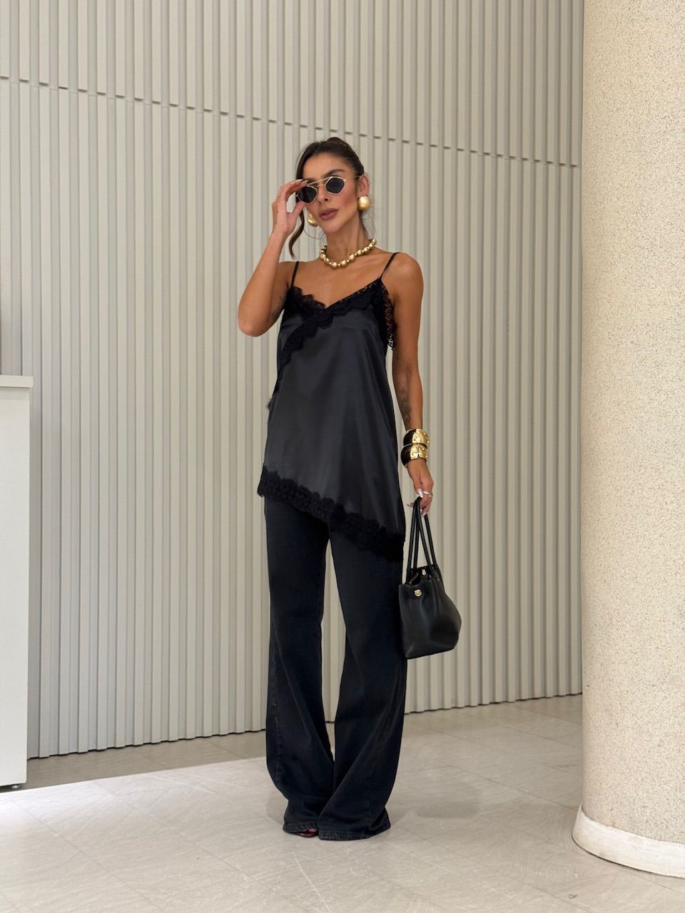 BLUSA BETÂNIA ACETINADA PRETA