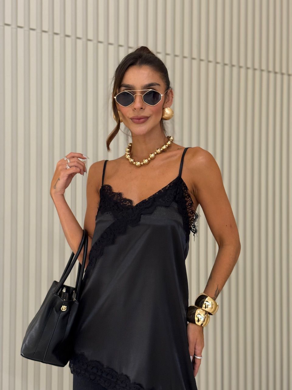 BLUSA BETÂNIA ACETINADA PRETA - 0076020033 - CAROLLA FERRARO