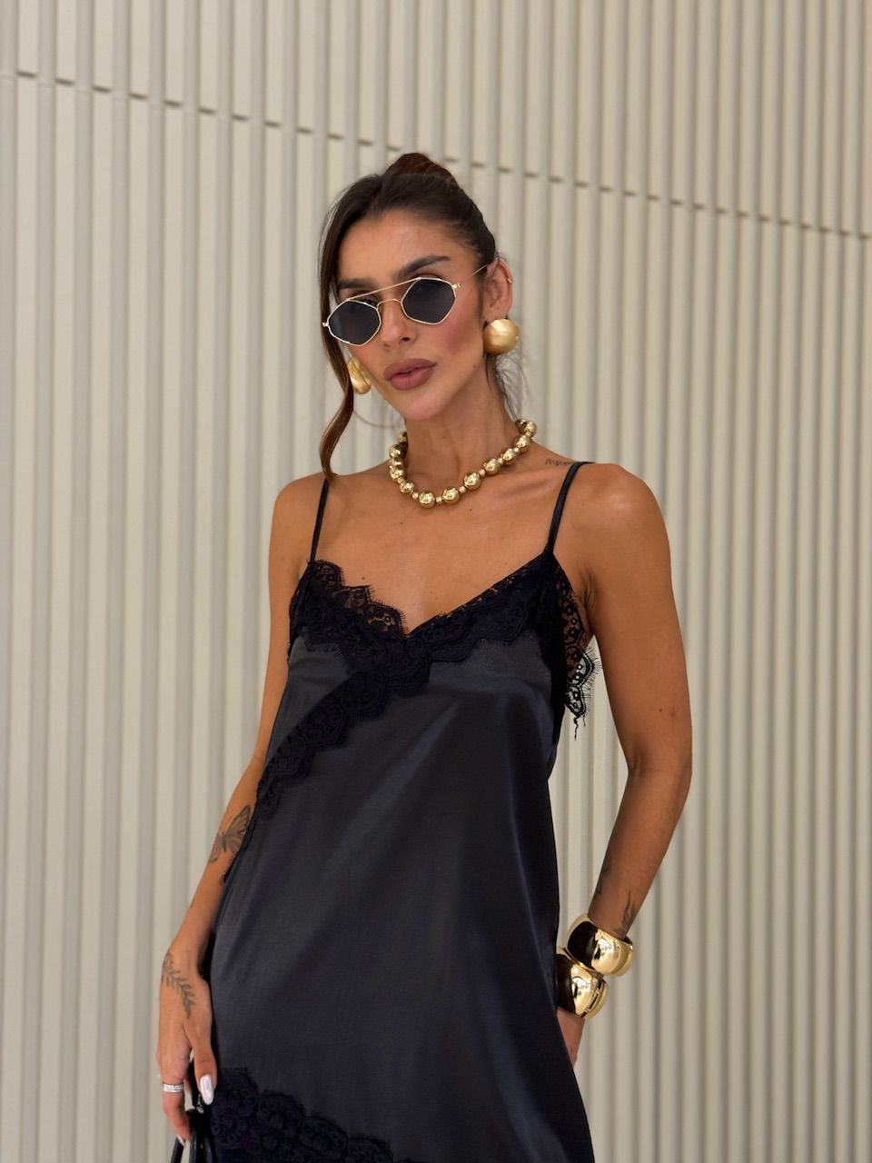 BLUSA BETÂNIA ACETINADA PRETA