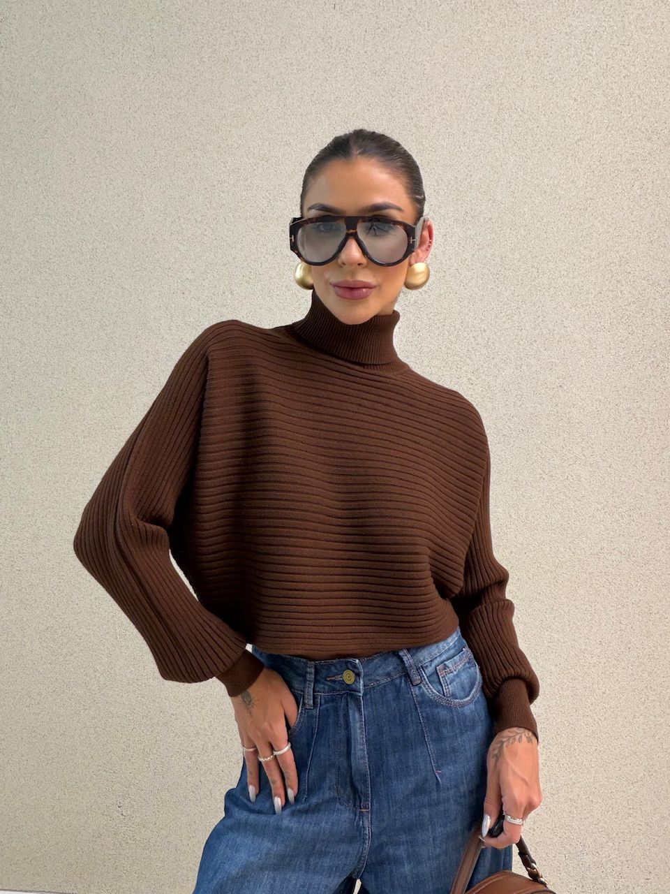 TRICOT DANIELA GOLA ALTA MARROM - 0075380054 - CAROLLA FERRARO