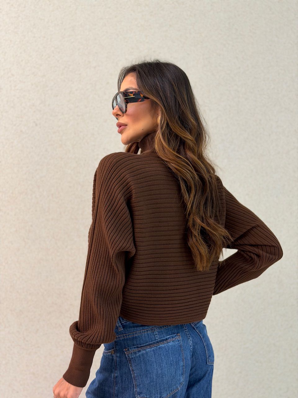 TRICOT DANIELA GOLA ALTA MARROM