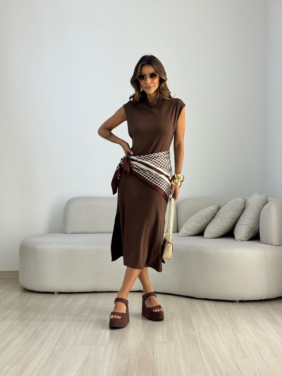 VESTIDO BABI CAVADO MARROM
