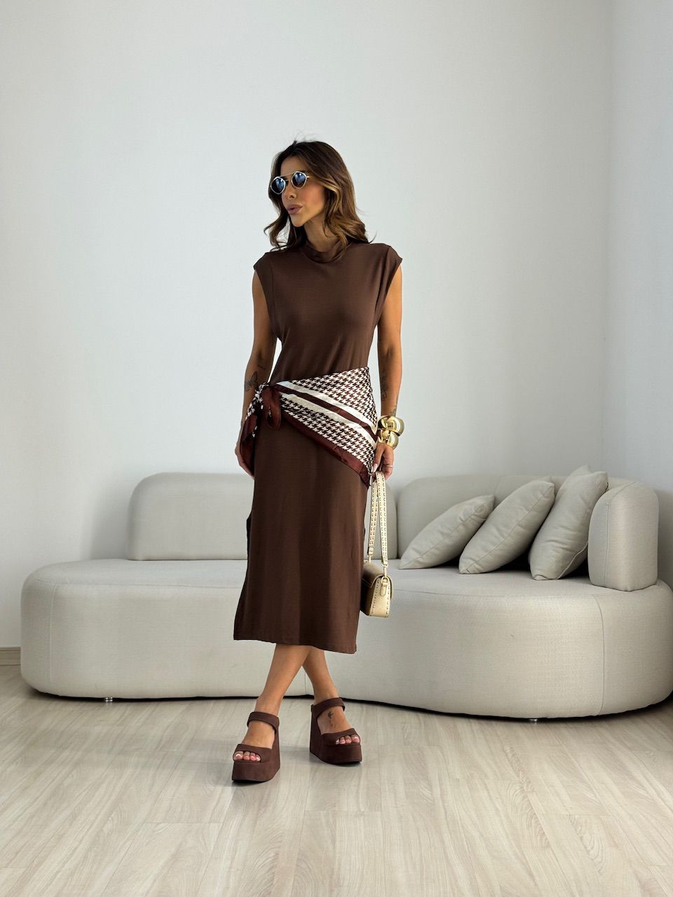VESTIDO BABI CAVADO MARROM