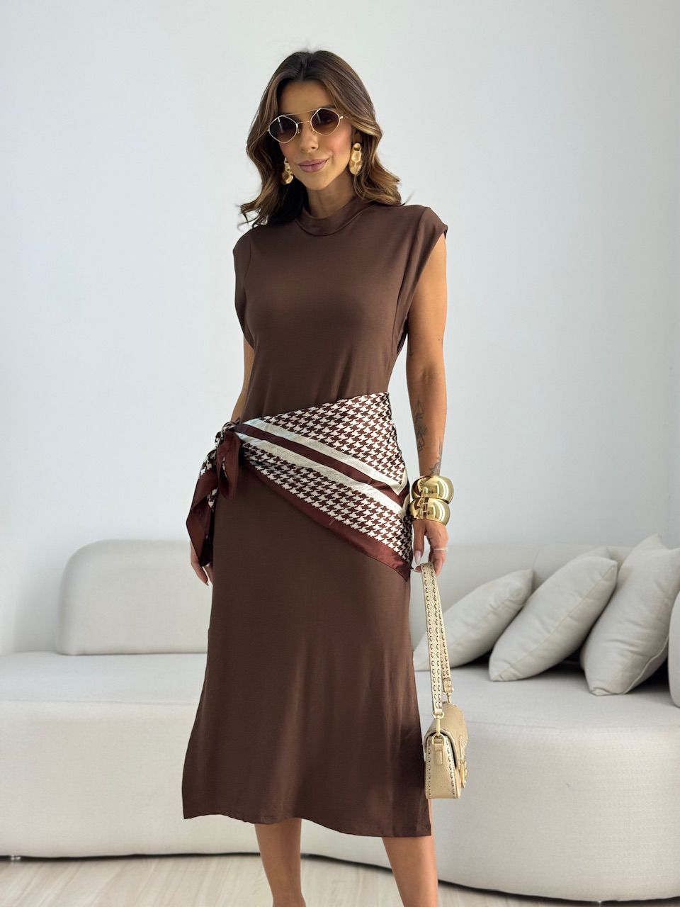 VESTIDO BABI CAVADO MARROM