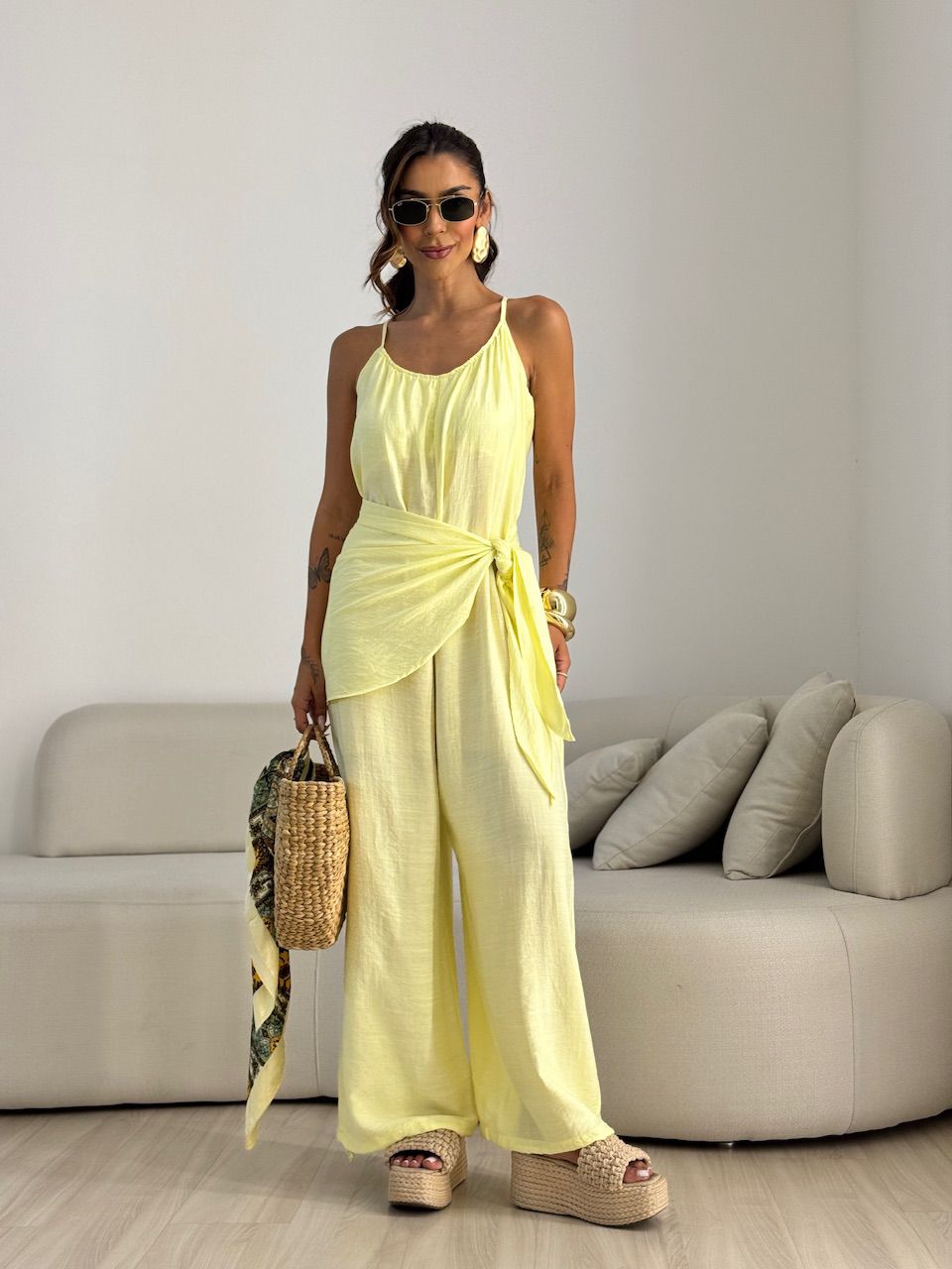 MACACÃO FRAN LENÇO AMARELO