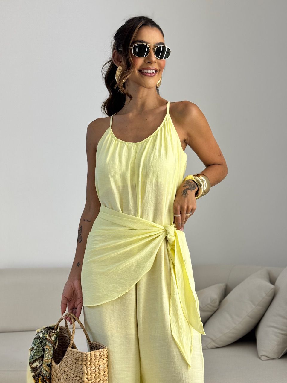 MACACÃO FRAN LENÇO AMARELO