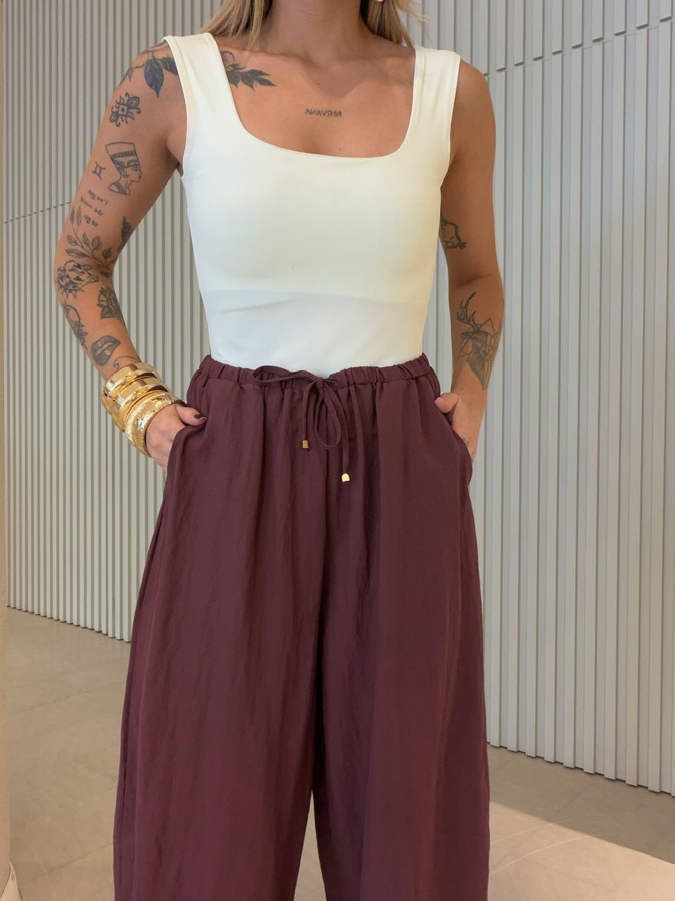 CALÇA ALINE ALADIM VINHO