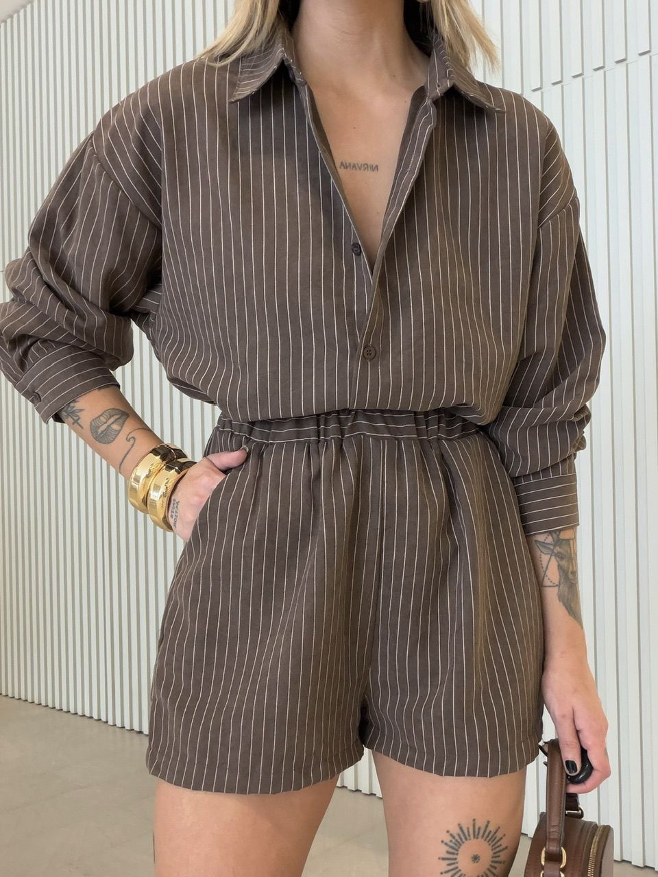 CONJUNTO ALESSANDRA RISCA DE GIZ MARROM