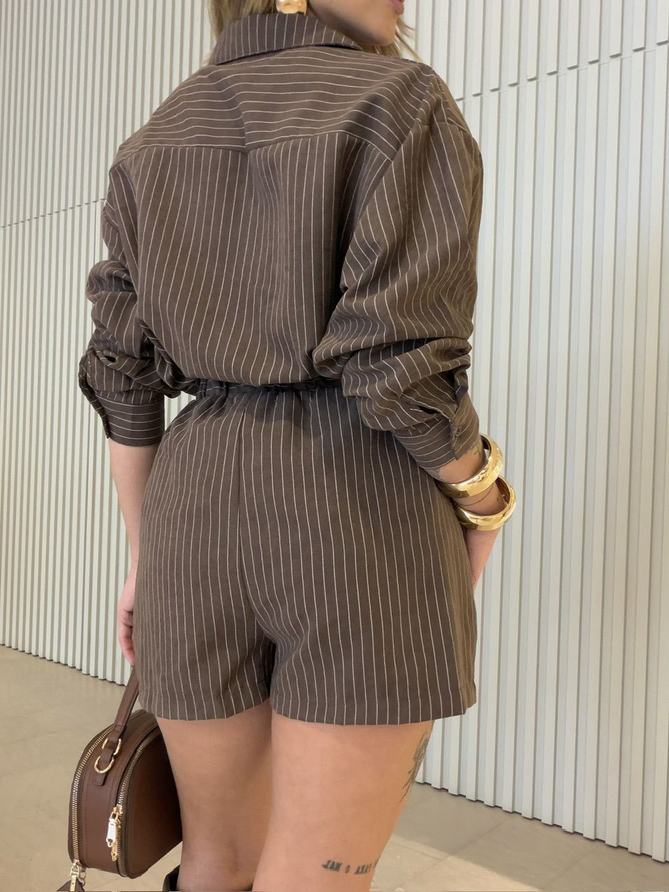 CONJUNTO ALESSANDRA RISCA DE GIZ MARROM