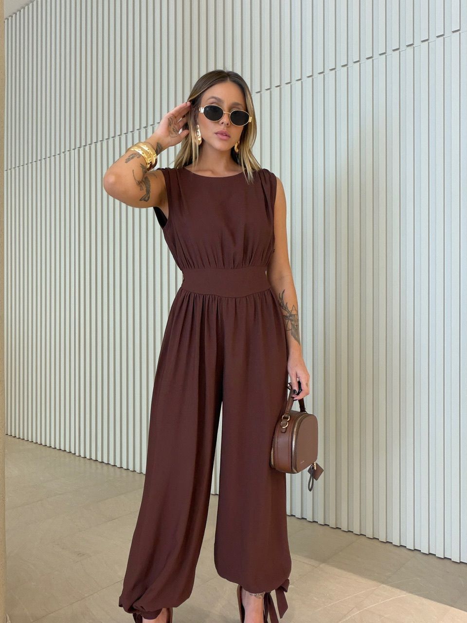 MACACÃO LIDIANE ALADIM CAFÉ - 0072690160 - CAROLLA FERRARO