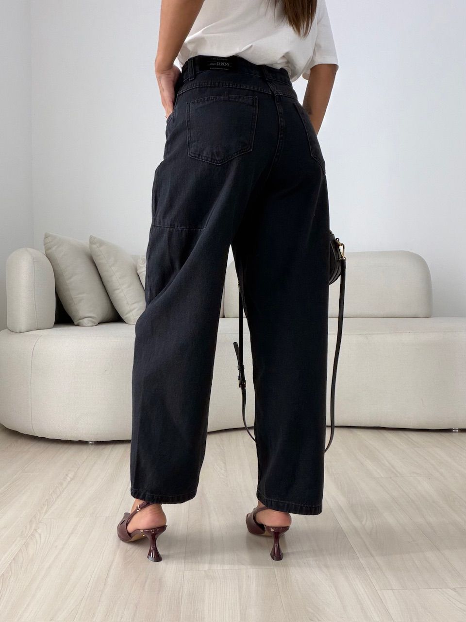 CALÇA ANA CLÁUDIA BALLOON JEANS PRETO