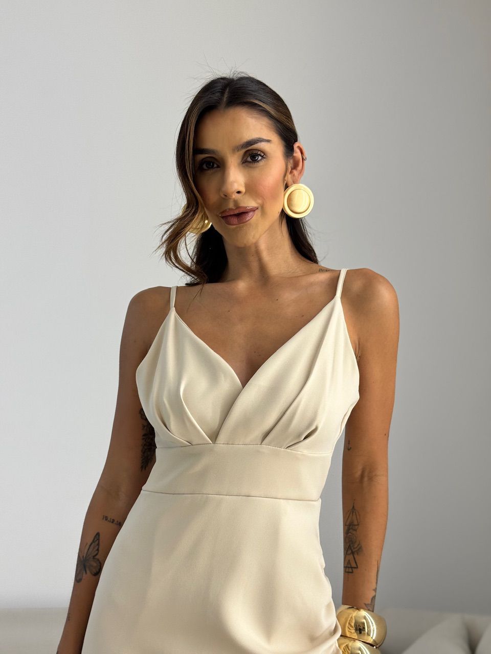 VESTIDO ZOE BÁSICO AREIA