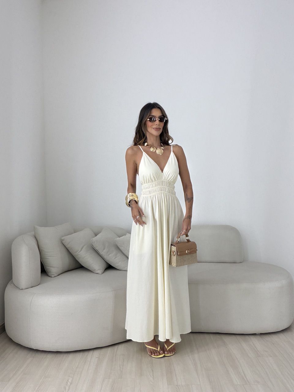 VESTIDO SIMONE FLUIDO AREIA - 0081970110 - CAROLLA FERRARO