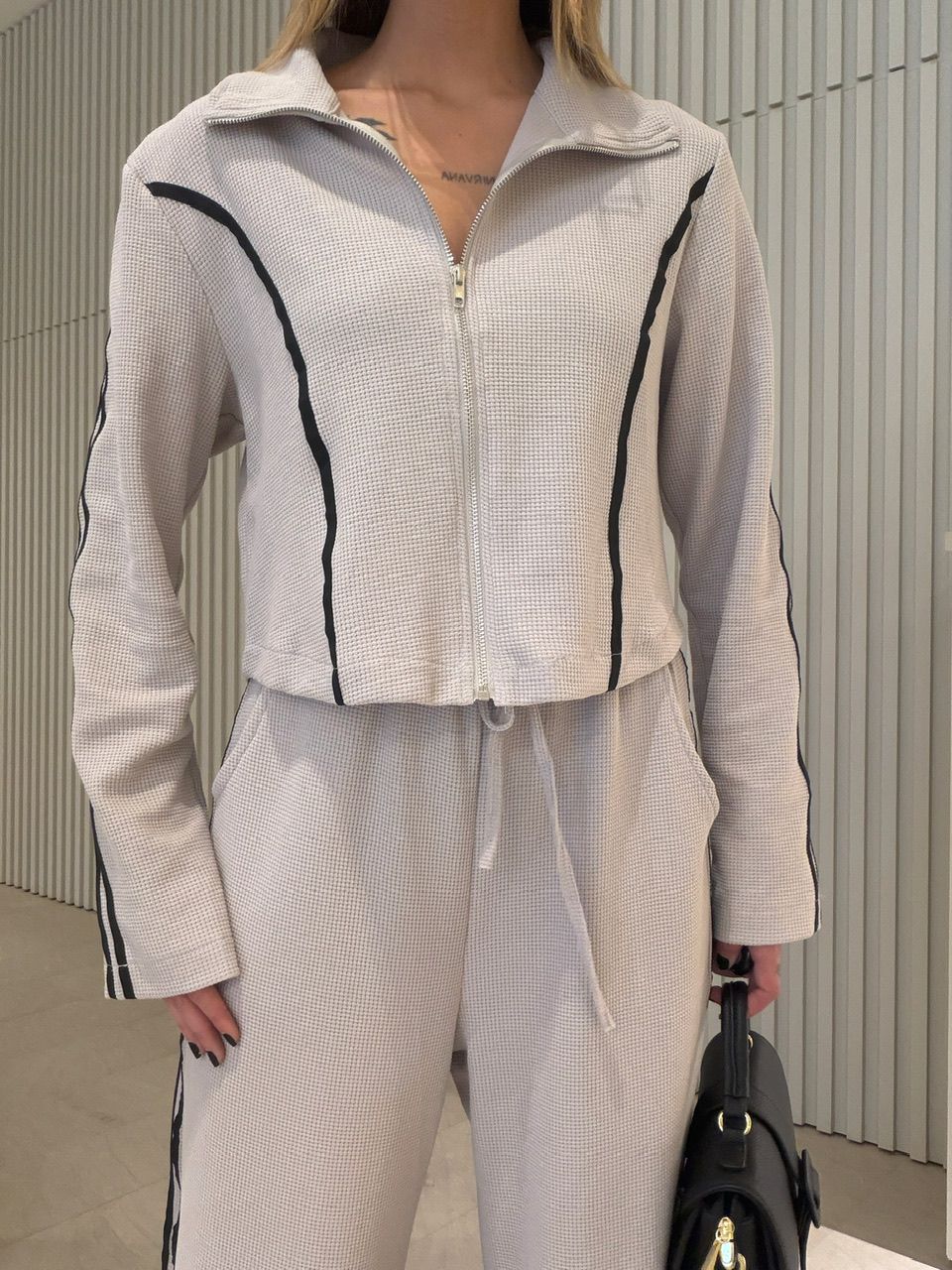 CONJUNTO VERONICA LISTRAS CINZA