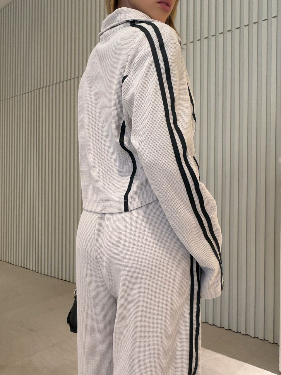 CONJUNTO VERONICA LISTRAS CINZA