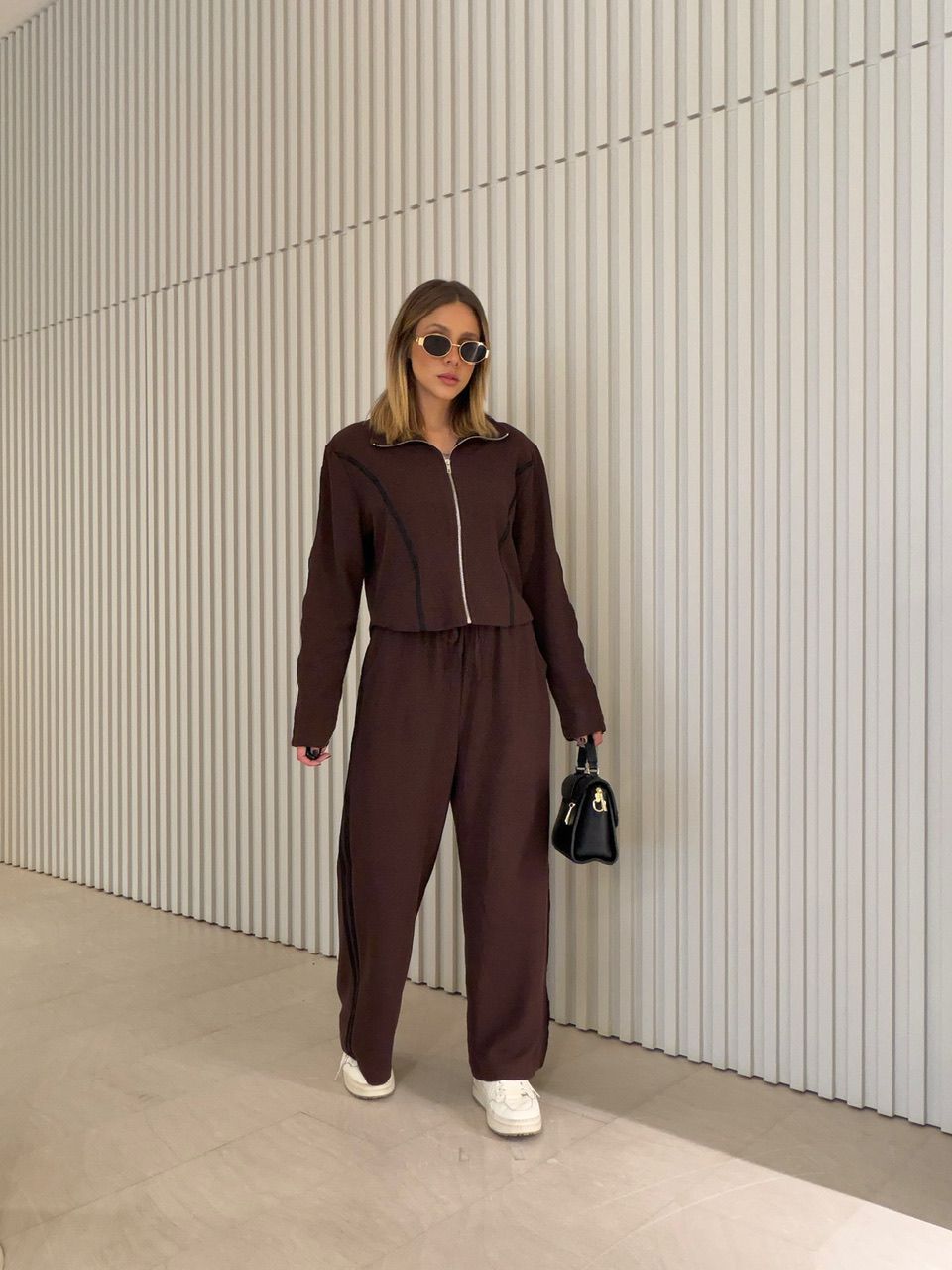 CONJUNTO VERONICA LISTRAS MARROM